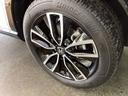純正アルミホイールです。足元が引き立つので、車全体のイメージがアップしますよ！
