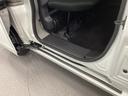 ホンダ車の低床ボディは乗りやすく、足元も広びろですよ。