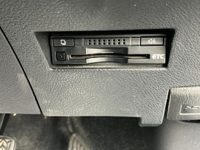 カローラフィールダー ハイブリッドＧ　エアロツアラー・ダブルバイビー　ドライブレコーダー　ＳＤナビフルセグＴＶ　Ｂｌｕｅｔｏｏｔｈ対応　バックカメラ　ＥＴＣ　ハーフレザーシート　キーレス　取扱説明書　整備点検記録簿（32枚目）