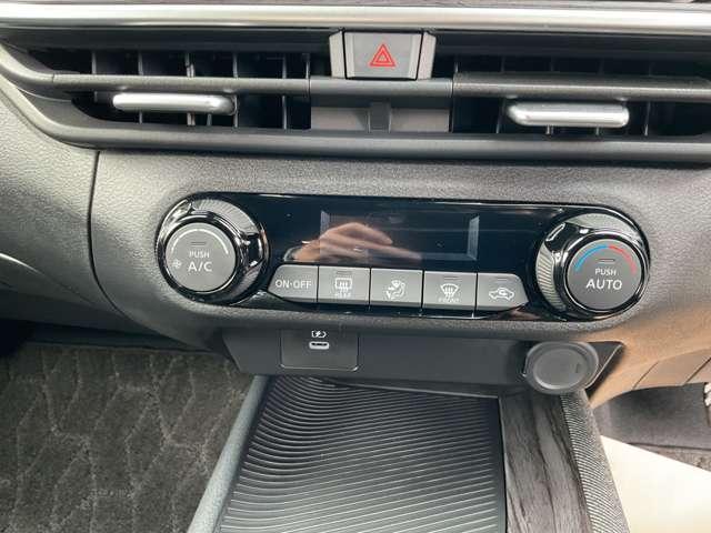 オーラ １．２　Ｇ　レザーエディション　メモリーナビ　全周囲モニター　スマートル　ワンオーナ　追突防止　車線逸脱警報装置　ＬＥＤ　盗難防止　記録簿　バックモニター　インテリジェントキー　メモリーナビゲーション　ＡＷ　キーレスエントリー　オートエアコン　ＡＢＳ　パワーウィンドウ（9枚目）