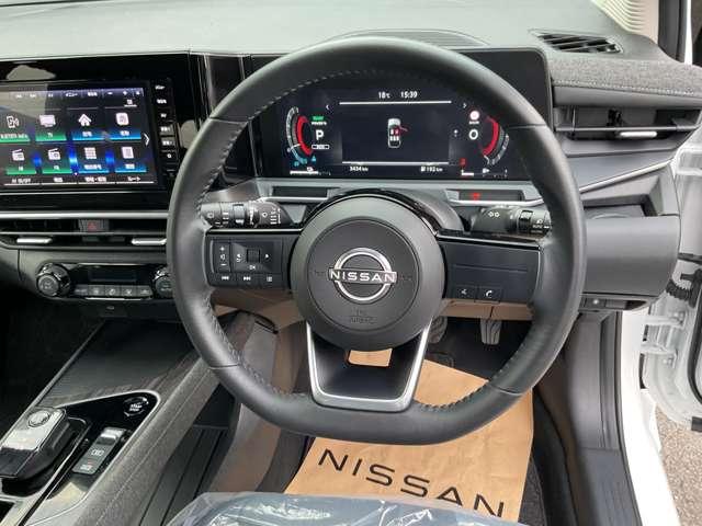 オーラ １．２　Ｇ　レザーエディション　メモリーナビ　全周囲モニター　スマートル　ワンオーナ　追突防止　車線逸脱警報装置　ＬＥＤ　盗難防止　記録簿　バックモニター　インテリジェントキー　メモリーナビゲーション　ＡＷ　キーレスエントリー　オートエアコン　ＡＢＳ　パワーウィンドウ（12枚目）