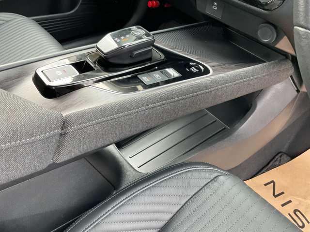 オーラ １．２　Ｇ　レザーエディション　メモリーナビ　全周囲モニター　スマートル　ワンオーナ　追突防止　車線逸脱警報装置　ＬＥＤ　盗難防止　記録簿　バックモニター　インテリジェントキー　メモリーナビゲーション　ＡＷ　キーレスエントリー　オートエアコン　ＡＢＳ　パワーウィンドウ（15枚目）