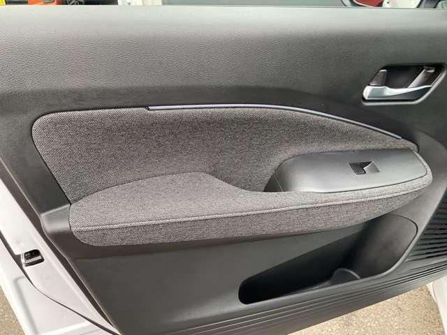 オーラ １．２　Ｇ　レザーエディション　メモリーナビ　全周囲モニター　スマートル　ワンオーナ　追突防止　車線逸脱警報装置　ＬＥＤ　盗難防止　記録簿　バックモニター　インテリジェントキー　メモリーナビゲーション　ＡＷ　キーレスエントリー　オートエアコン　ＡＢＳ　パワーウィンドウ（18枚目）