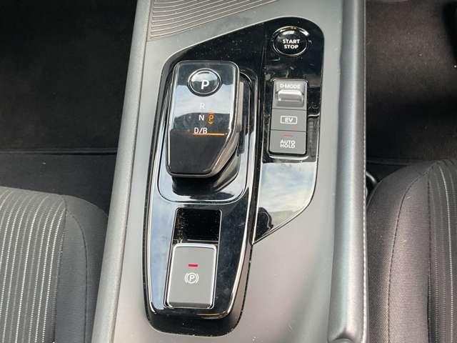 ノート 1.2 X ワンオーナー メモリーナビ 衝突軽減装置 リアカメラ 衝突被害軽減ブレ-キ レーンアシスト インテリジェントキー ワンオーナー アイドリングストップ 整備記録簿 盗難防止システム ワンセグTV TVナビ サイドカーテンエアバック メモリーナビ(5枚目)