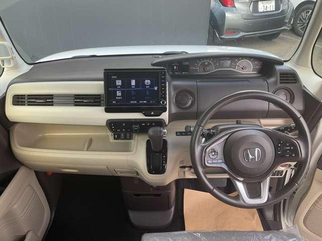 運転しやすさとデザイン性を両立したインパネまわりです。