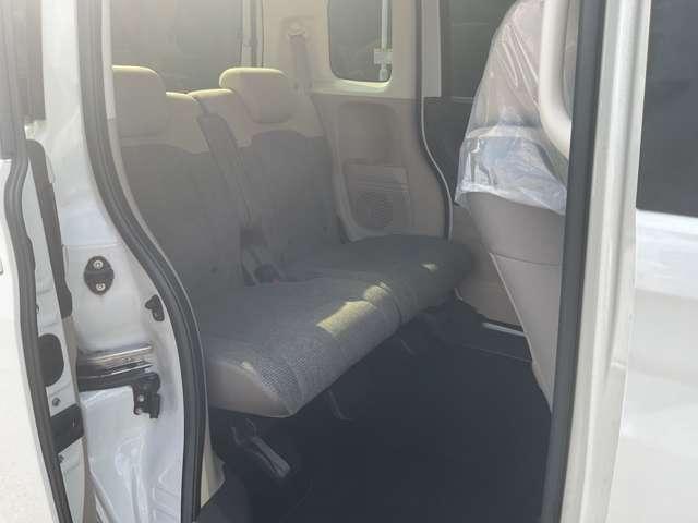 広々とした後部座席で快適にお乗りいただけます。