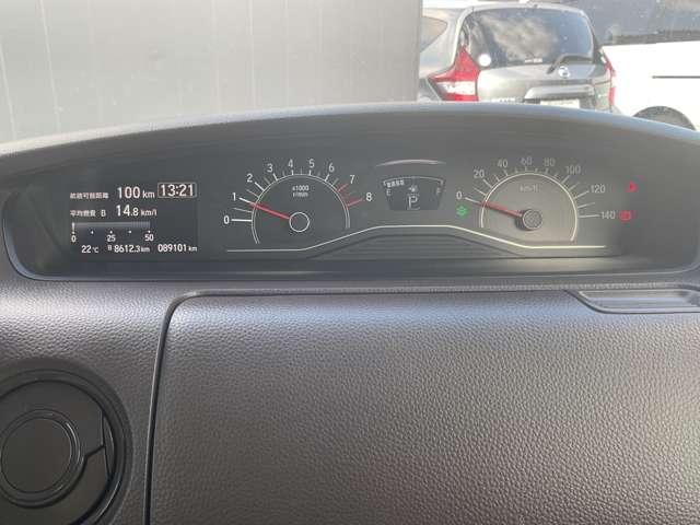 メーター内のディスプレイには運転をサポートするさまざまな情報を表示。