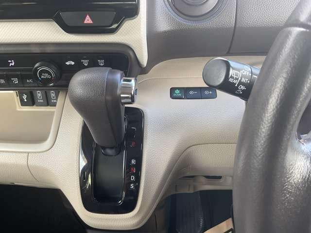 扱いやすいシフトレバーです。