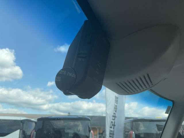 ドライブレコーダー☆いくら安全運転をしていても、事故に巻き込まれることもあります。万が一のときに証拠として使えるドライブレコーダー純正オプションで４万円ほどかかるものが付いています！