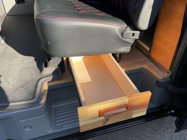 ＮＶ３５０キャラバンバン ２．０　プレミアムＧＸ　ロングボディ　メモリーナビ　全周囲モニター　ブレーキサポート　全周囲カメラ　盗難防止装置　ＡＣ　バックカメラ　キーレスエントリ　スマートキー　パワーウインドウ　ＥＴＣ　運転席エアバッグ　メモリーナビ　ドラレコ　ＬＥＤヘッドライト　定期点検記録簿（18枚目）