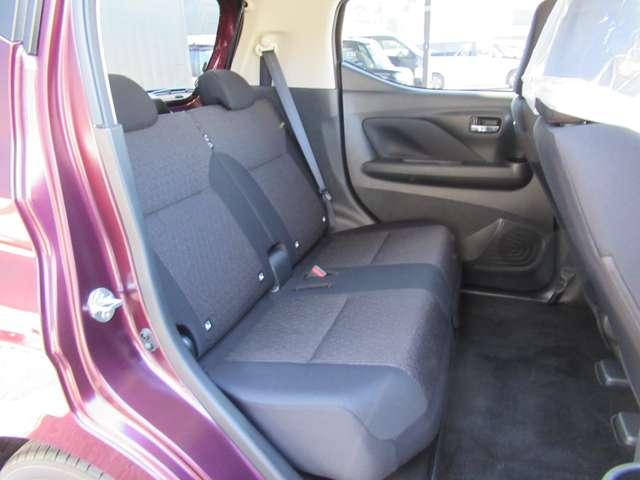 ���㕔���ȁ���Ȃ���l�̕��ł�����������X�y�[�X���m�ہB�������[���V�[�g�̃N�b�V�������_�炩�������O�h���C�u�̔�J���y�����Ă���܂��B