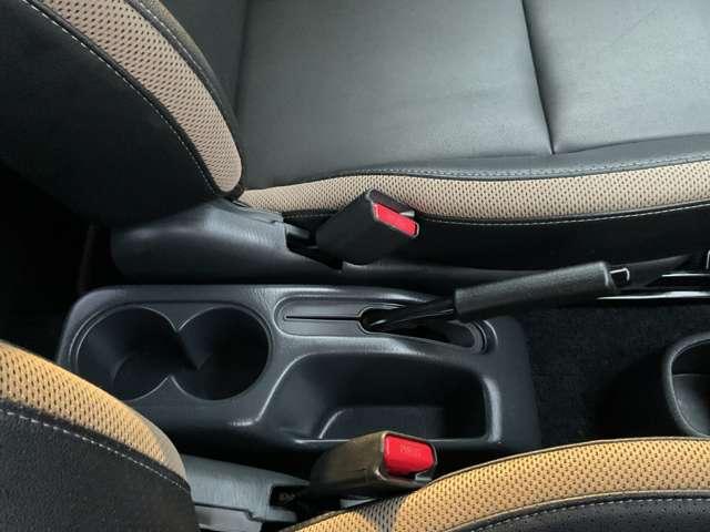 ジムニー ６６０　ランドベンチャー　４ＷＤ　メモリーナビ　ワンオーナー　シートヒータ　フルセグ地デジ　左右エアバック　４ｗｄ　パワーウィンドゥ　エアバック付き　アルミ　ナビＴＶ　メモリーナビ　ＡＢＳ付　パワーステアリング　エアコン付　席ヒーター（12枚目）