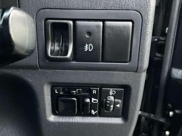 ジムニー ６６０　ランドベンチャー　４ＷＤ　メモリーナビ　ワンオーナー　シートヒータ　フルセグ地デジ　左右エアバック　４ｗｄ　パワーウィンドゥ　エアバック付き　アルミ　ナビＴＶ　メモリーナビ　ＡＢＳ付　パワーステアリング　エアコン付　席ヒーター（28枚目）