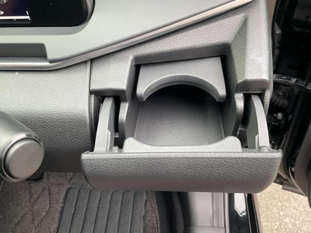 オーラ １．２　Ｇ　レザーエディション　ワンオーナー　メモリーナビ　スマ－トキ－　整備記録簿　盗難防止装置　ＥＴＣ車載器　ＡＨＢ　ＬＥＤライト　ナビ＆ＴＶ　追従式クルーズコントロール　レーンキープ　アルミホイール　エアバッグ　エアコン（7枚目）