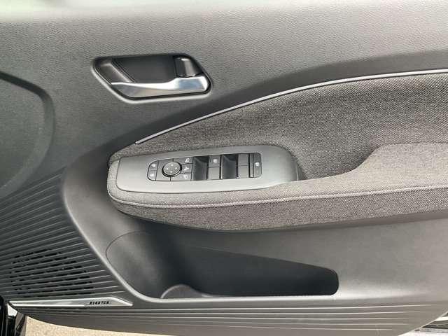 オーラ １．２　Ｇ　レザーエディション　ワンオーナー　メモリーナビ　スマ－トキ－　整備記録簿　盗難防止装置　ＥＴＣ車載器　ＡＨＢ　ＬＥＤライト　ナビ＆ＴＶ　追従式クルーズコントロール　レーンキープ　アルミホイール　エアバッグ　エアコン（9枚目）