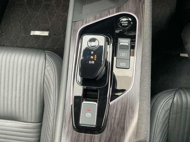 オーラ １．２　Ｇ　レザーエディション　ワンオーナー　メモリーナビ　スマ－トキ－　整備記録簿　盗難防止装置　ＥＴＣ車載器　ＡＨＢ　ＬＥＤライト　ナビ＆ＴＶ　追従式クルーズコントロール　レーンキープ　アルミホイール　エアバッグ　エアコン（24枚目）