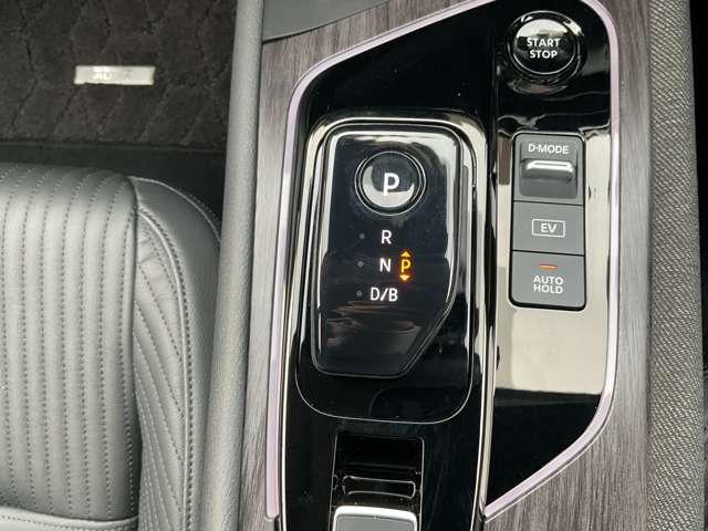 オーラ １．２　Ｇ　レザーエディション　ワンオーナー　メモリーナビ　スマ－トキ－　整備記録簿　盗難防止装置　ＥＴＣ車載器　ＡＨＢ　ＬＥＤライト　ナビ＆ＴＶ　追従式クルーズコントロール　レーンキープ　アルミホイール　エアバッグ　エアコン（25枚目）