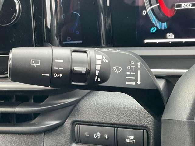 オーラ １．２　Ｇ　レザーエディション　ワンオーナー　メモリーナビ　スマ－トキ－　整備記録簿　盗難防止装置　ＥＴＣ車載器　ＡＨＢ　ＬＥＤライト　ナビ＆ＴＶ　追従式クルーズコントロール　レーンキープ　アルミホイール　エアバッグ　エアコン（28枚目）