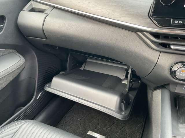 オーラ １．２　Ｇ　レザーエディション　ワンオーナー　メモリーナビ　スマ－トキ－　整備記録簿　盗難防止装置　ＥＴＣ車載器　ＡＨＢ　ＬＥＤライト　ナビ＆ＴＶ　追従式クルーズコントロール　レーンキープ　アルミホイール　エアバッグ　エアコン（38枚目）