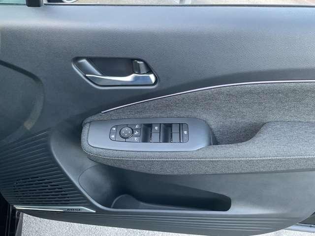 オーラ １．２　Ｇ　試乗車ＵＰ　メモリーナビ　全周囲モニター　フルセグテレビ　ハイビームアシスト　ＥＴＣ車載器　アルミ　展示試乗車ＵＰ　ＬＤＷ　ＬＥＤライト　バックモニター　エアバッグ　サイドエアバッグ　記録簿　ＡＢＳ（8枚目）