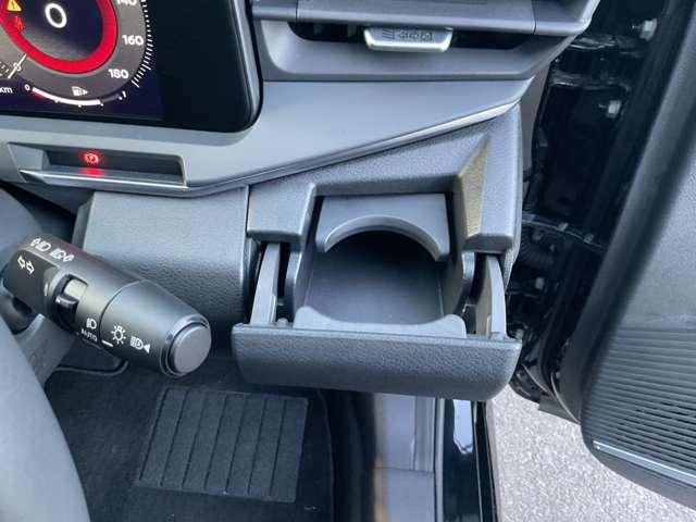 オーラ １．２　Ｇ　試乗車ＵＰ　メモリーナビ　全周囲モニター　フルセグテレビ　ハイビームアシスト　ＥＴＣ車載器　アルミ　展示試乗車ＵＰ　ＬＤＷ　ＬＥＤライト　バックモニター　エアバッグ　サイドエアバッグ　記録簿　ＡＢＳ（10枚目）