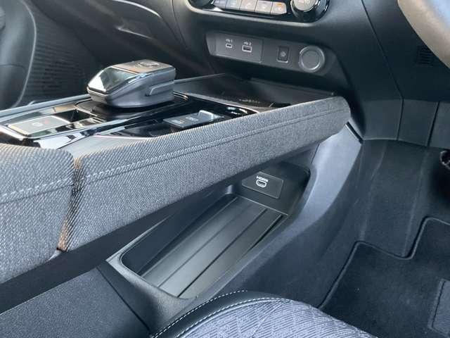 オーラ １．２　Ｇ　試乗車ＵＰ　メモリーナビ　全周囲モニター　フルセグテレビ　ハイビームアシスト　ＥＴＣ車載器　アルミ　展示試乗車ＵＰ　ＬＤＷ　ＬＥＤライト　バックモニター　エアバッグ　サイドエアバッグ　記録簿　ＡＢＳ（28枚目）