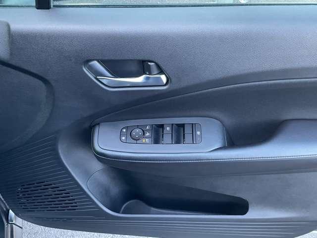 ノート １．２　Ｘ　試乗車ＵＰ　メモリーナビ　全周囲モニター　助手席エアバック　ＰＳ　ＰＷ　盗難防止　地デジ　キーフリーシステム　【ＬＥＤヘッドライト】　ＡＡＣ　記録簿付き　ワンオ－ナ－車　オートハイビーム　バックカメラ（9枚目）