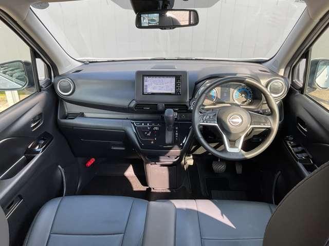 �C���p�l�S�͎̂g���₷���f�U�C���Ŏ��F���������e��X�C�b�`�⑀��n���܂Ƃ܂��Ă���A�i�r��G�A�R���̑���������I�ɍs���܂��B