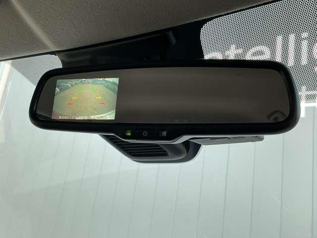 �o�b�N���j�^�[���A�~���[���ɕ\������܂��B