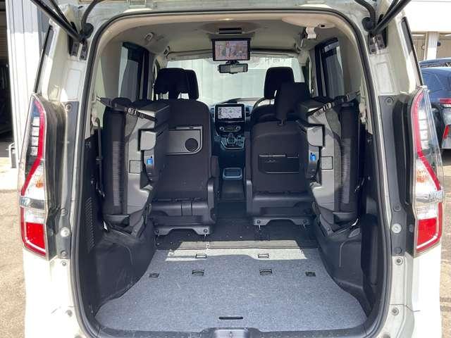 セレナ １．２　ｅ－ＰＯＷＥＲ　ハイウェイスター　Ｖ　メモリーナビ　ブルーレイ　ワンオーナー　アラウンドビューモニター付き　アダクティブクルーズ　インテリジェントＳ　スマ－トキ－　メモリーナビゲーション　キーレスエントリー　三列シート　ＬＥＤヘッドライト（5枚目）