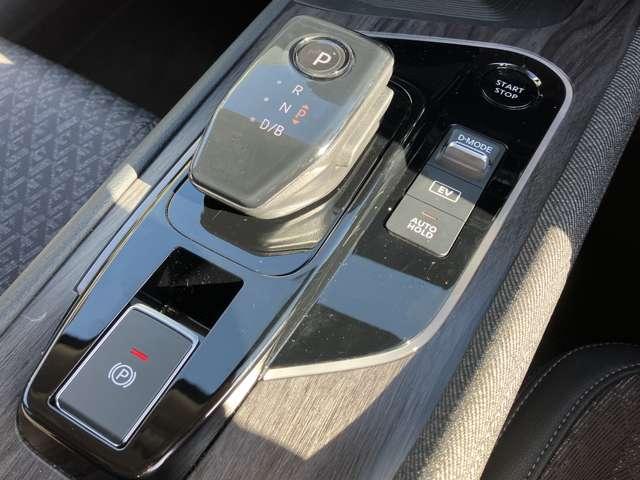 オーラ １．２　Ｇ　試乗車ＵＰ　コネクトナビ　全周囲カメラ　ワンオ－ナ－車　衝突軽減ブレーキ　フルセグＴＶ　試乗車アップ　インテリキー　ＬＫＡ　禁煙　カーテンエアバッグ　ＥＴＣ　ナビＴＶ　サイドカメラ　パワーウィンドウ（21枚目）