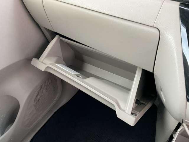 �O���[�u�{�b�N�X�ł��I�㉺�ɃX�y�[�X������A�Ԍ��؂⏬�������[�\�ł�