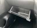 グローブボックスです！上下にスペースがあり、車検証や小物を収納可能です