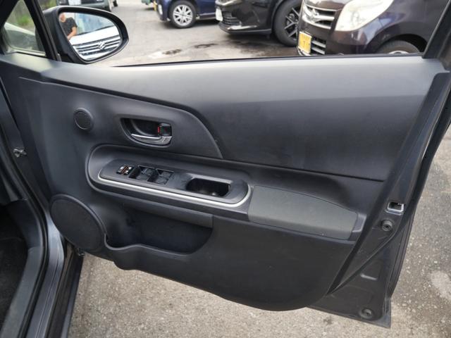 アクア Gブラックソフトレザーセレクション スマートキー プッシュスタート ナビ バックモニター フルセグ ETC 純正16インチアルミホイール オートエアコン パワーステアリング(12枚目)