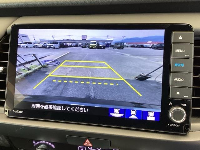 フィット ｅ：ＨＥＶホーム　純正メモリーナビ　ドラレコ　リアカメラ　Ｃセンサー　整備記録簿　リヤカメラ　サイドＳＲＳ　ＬＥＤヘッドランプ　スマートキー　ナビＴＶ　クルーズコントロール　オートライト　パワーウインドウ　ＥＳＣ（12枚目）