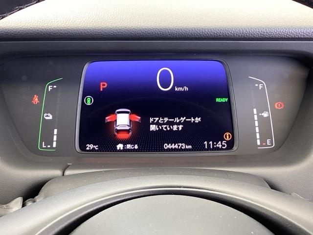 フィット ｅ：ＨＥＶホーム　純正メモリーナビ　ドラレコ　リアカメラ　Ｃセンサー　整備記録簿　リヤカメラ　サイドＳＲＳ　ＬＥＤヘッドランプ　スマートキー　ナビＴＶ　クルーズコントロール　オートライト　パワーウインドウ　ＥＳＣ（43枚目）
