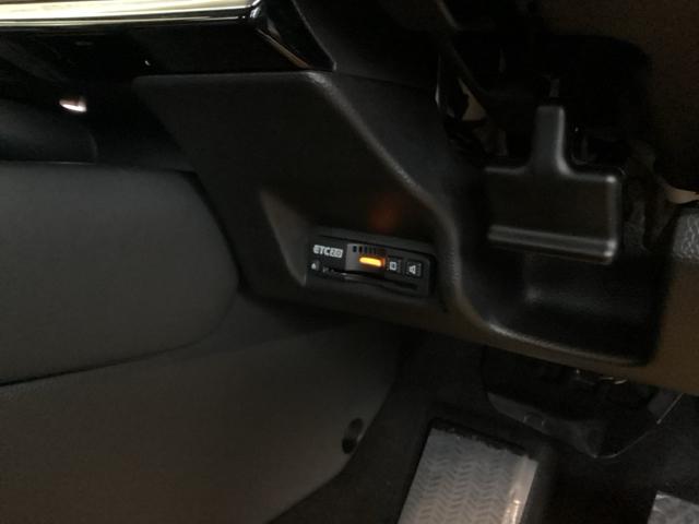 ヴェゼル ｅ：ＨＥＶＺ　純正ナビ　フルセグ　リアカメラ　衝突回避支援ブレーキ機能　スマキ　Ｐトランク　フルオートエアコン　エアバッグ　両席エアバック　Ｒカメ　パワーウィンドウ　ＬＥＤランプ　ソナー　クルーズＣ　ナビ＆ＴＶ（15枚目）