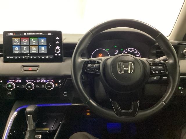 ヴェゼル ｅ：ＨＥＶＺ　メモリーナビ　ＥＴＣ　リアカメラ　衝突回避支援ブレーキ機能　スマキ　Ｐトランク　フルオートエアコン　エアバッグ　両席エアバック　Ｒカメ　パワーウィンドウ　ＬＥＤランプ　ソナー　クルーズＣ　ナビ＆ＴＶ（3枚目）