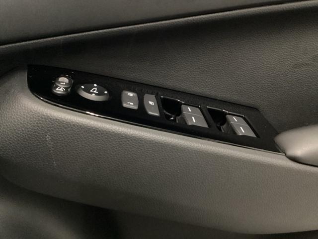ヴェゼル ｅ：ＨＥＶＺ　メモリーナビ　ＥＴＣ　リアカメラ　衝突回避支援ブレーキ機能　スマキ　Ｐトランク　フルオートエアコン　エアバッグ　両席エアバック　Ｒカメ　パワーウィンドウ　ＬＥＤランプ　ソナー　クルーズＣ　ナビ＆ＴＶ（33枚目）
