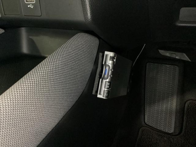 フィット ｅ：ＨＥＶクロスター　メモリーナビ　ドラレコ　ＥＴＣ　衝突回避システム　フルオートエアコン　前後センサー　ＬＥＤランプ　エアバッグ　サイドエアバック　オートクルーズコントロール　ＶＳＡ　バックカメラ　ＵＳＢ　パワステ（14枚目）