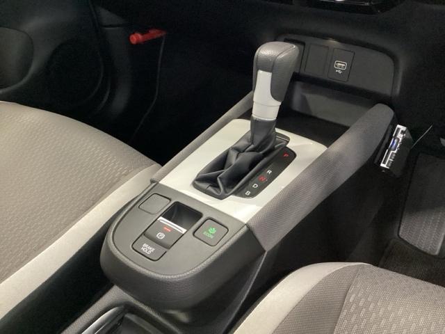 フィット ｅ：ＨＥＶクロスター　メモリーナビ　ドラレコ　ＥＴＣ　衝突回避システム　フルオートエアコン　前後センサー　ＬＥＤランプ　エアバッグ　サイドエアバック　オートクルーズコントロール　ＶＳＡ　バックカメラ　ＵＳＢ　パワステ（15枚目）