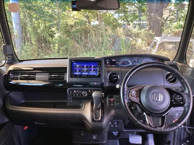 N-BOXカスタム L 純正ナビ フルセグ リアカメラ Pソナー サイドエアバッグ ナビTV Aストップ シートヒータ ベンチシート キーフリーシステム LEDライト クルーズコントロール AC DVD視聴可能 スマキー(3枚目)