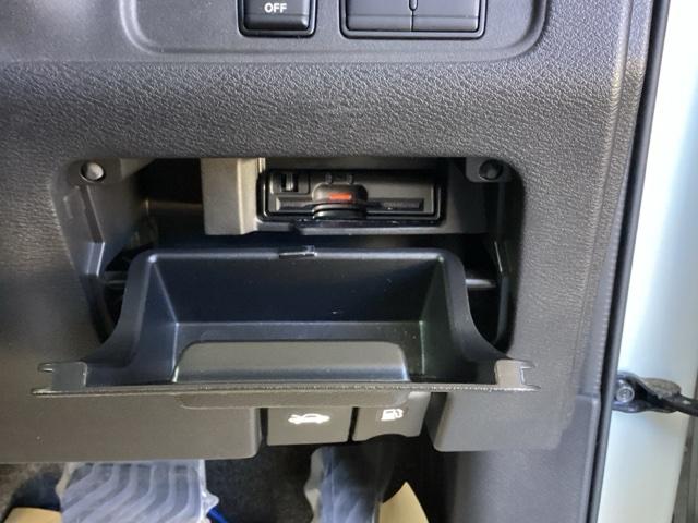 セレナ e-パワーハイウェイスターV ナビ 全周囲カメラ ETC 360°カメラ エマジェンシーブレーキ DVD再生機能 パーキングセンサー 3列シート ウォークスルー ブルーレイ再生 パーキングアシスト 横滑り防止機能 スマキー LED(16枚目)