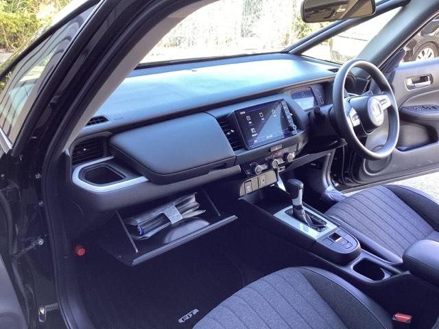 フィット ホーム 純正メモリーナビ リアカメラ ETC 記録簿 衝突軽減 ソナー USB接続 AAC 横滑り防止機能 サイドエアバック オートライト LEDライト クルーズコントロール パワーウィンドウ スマキー(33枚目)