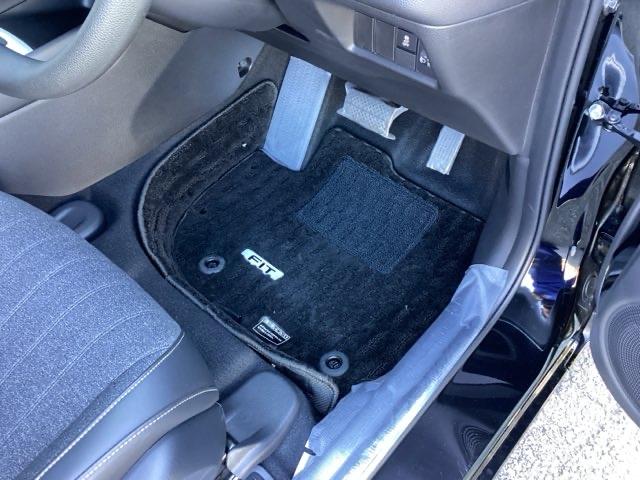 フィット ホーム 純正メモリーナビ リアカメラ ETC 記録簿 衝突軽減 ソナー USB接続 AAC 横滑り防止機能 サイドエアバック オートライト LEDライト クルーズコントロール パワーウィンドウ スマキー(52枚目)