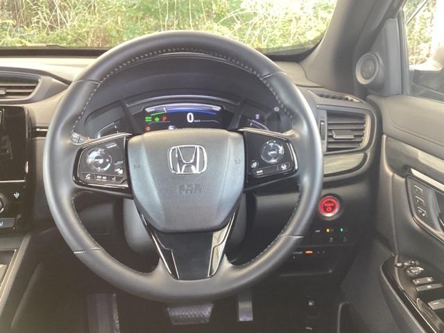 手になじむ感覚のステアリングです。さわり心地、デザイン性、操作性にこだわったアイテムです。