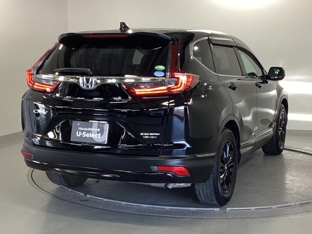 リアはプライバシーガラス付です。見た目もかっこいいですよね。また、太陽光を防ぐので冷房の効きを良くする効果もあるんです。エアコンを控えめにすれば燃費向上も見込めますよ。