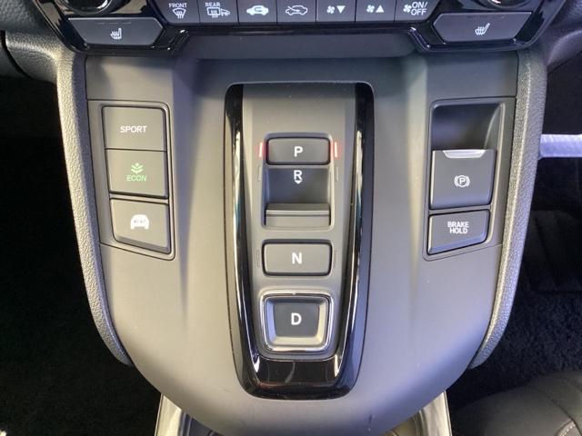 【エレクトリックギアセレクター】指先での直感操作が可能。スイッチ・ボタンの操作によってシフト操作を行うことができます。また、ハンドル周りやインパネをスッキリ見せてくれます。