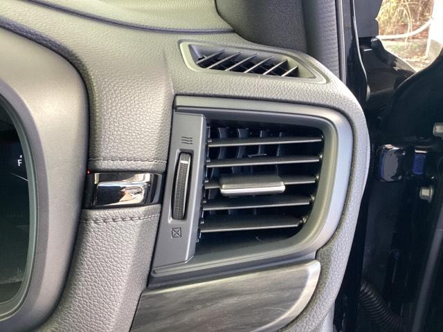 エアコン吹き出し口。ダイヤルで風量調整が可能です。