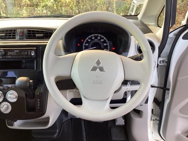 手になじむ感覚のステアリングです。さわり心地、デザイン性、操作性にこだわったアイテムです。